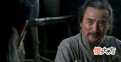 【爱历史】为什么刘备选择将兵权交给李严，而不是交给诸葛亮呢？