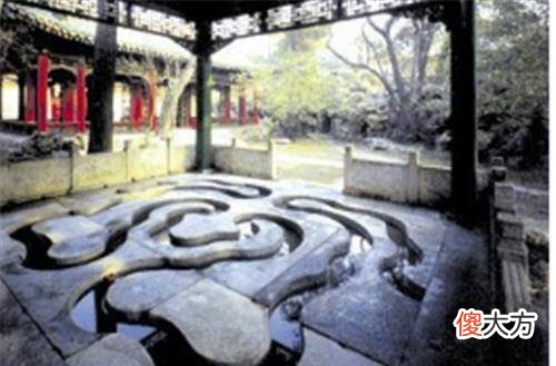 【历史故事】故宫养心殿为何常年都潮湿阴冷？工人撬开地砖一看，真相让人惊讶