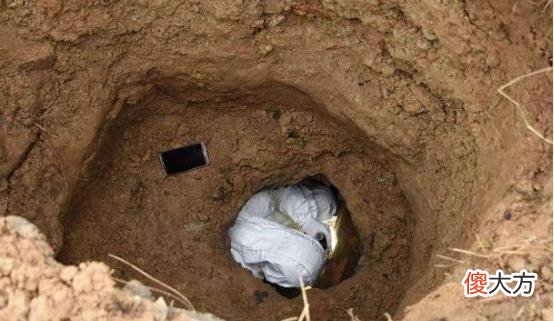 【爱历史】盗墓贼挖开坟墓后，为何洞口没有泥土？这手法让专家自愧不如