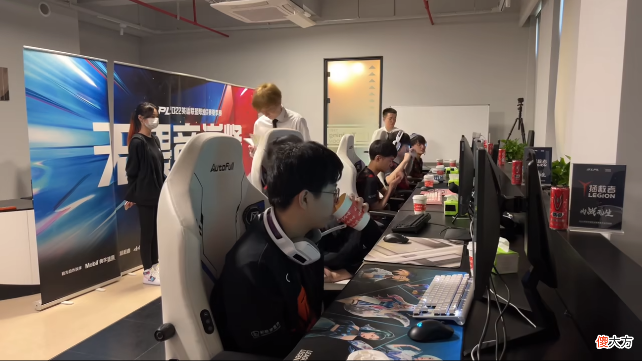 【游戏世界】时隔2506天，火男重返LPL赛场，TES2-0轻取iG，Wayward或面临罚款
