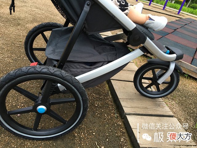 安全缓震，宽敞舒适，这辆就是你一直在找的婴儿车！