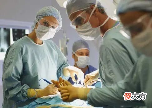 产科男医生接生，你接受吗？