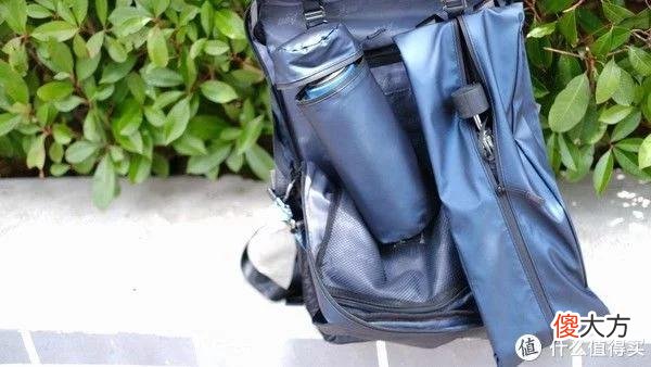 【就爱时尚】光影行星宙斯双肩包：时尚、能装，出行好伴侣