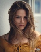 【时尚一点】颜值 肉感兼具！小麦色德系正妹模特Jessy Hartel美照