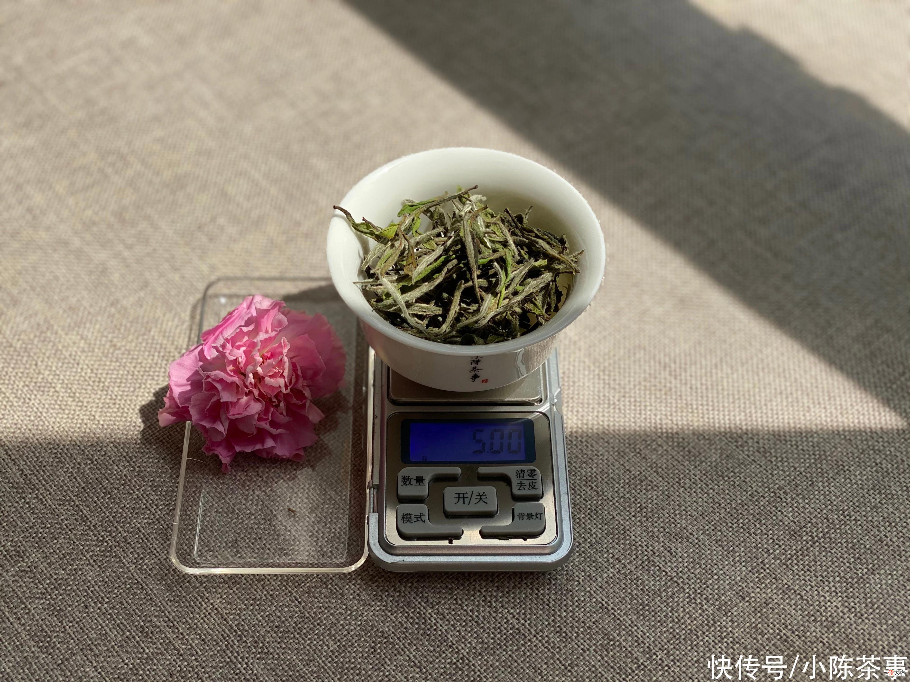 【时尚一点】日常买老白茶，别做3个“傻事”，错一件伤财又伤身，结局惨麻了
