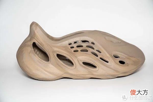 【就爱时尚】阿迪椰子Yeezy Foam Runner上脚感受