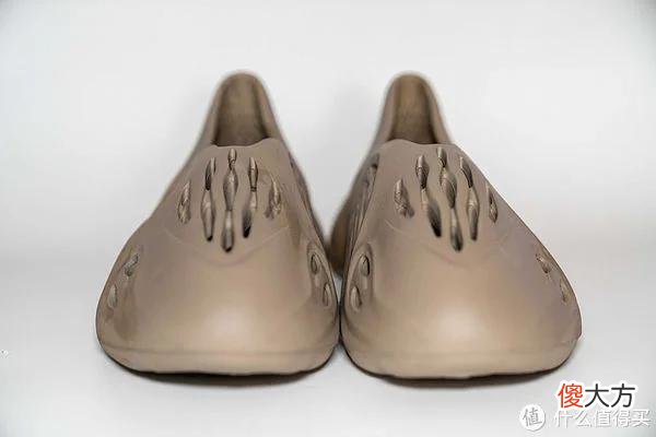 【就爱时尚】阿迪椰子Yeezy Foam Runner上脚感受