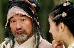 【历史故事】民间故事：女子收留乞丐父子，嫁给儿子为妻，躲床下撞破公公丑事