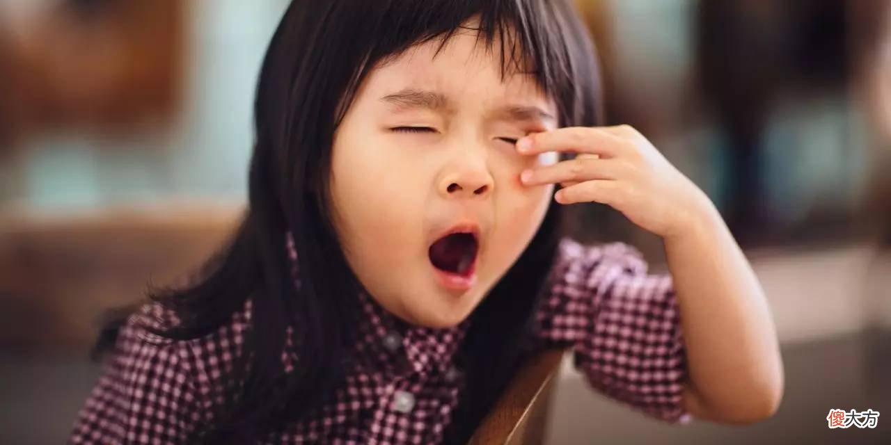 宝宝睡眠浅，一点动静就醒，反复哄睡也不是办法，找到原因是关键