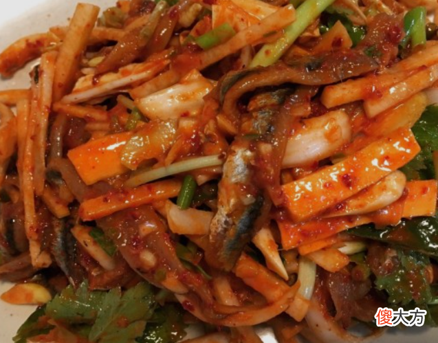 韩国美食分享：当鳀鱼与包饭相遇