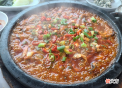 韩国美食分享：当鳀鱼与包饭相遇
