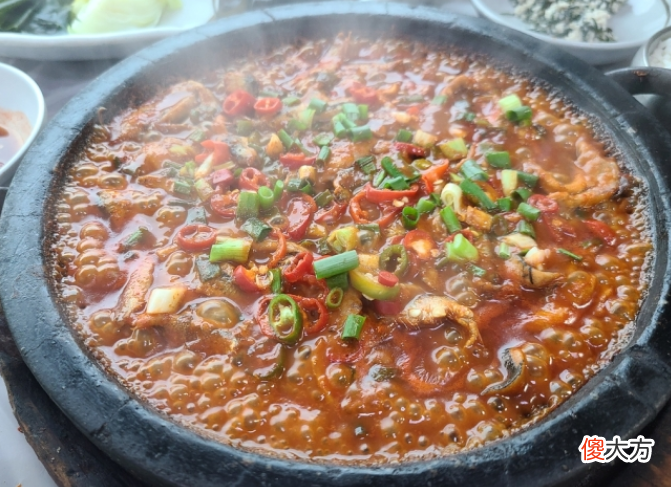 韩国美食分享：当鳀鱼与包饭相遇