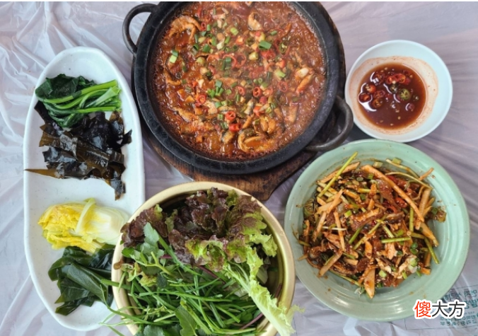 韩国美食分享：当鳀鱼与包饭相遇