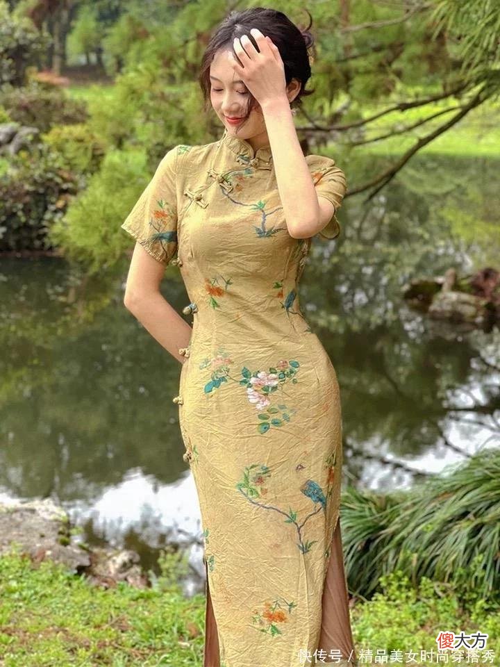 【就爱时尚】端庄大方的改良版旗袍古韵风味十足