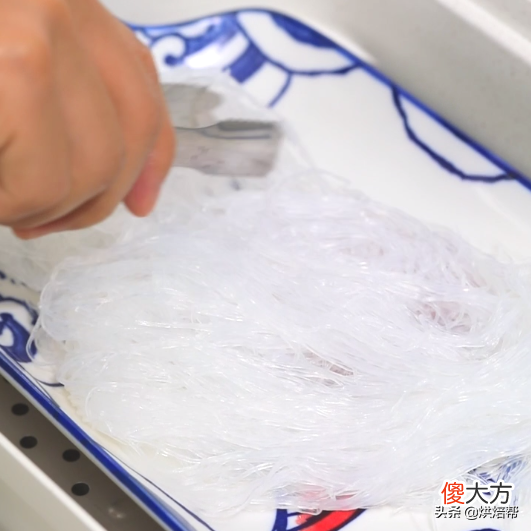蒜蓉粉丝蒸波士顿龙虾，孩子吵着要自己动手，幸好蒸龙虾并不复杂