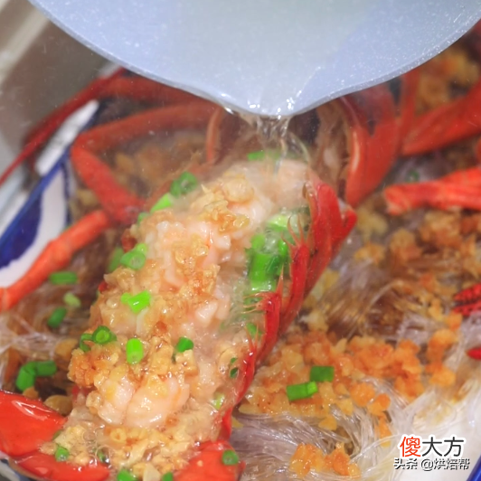 蒜蓉粉丝蒸波士顿龙虾，孩子吵着要自己动手，幸好蒸龙虾并不复杂