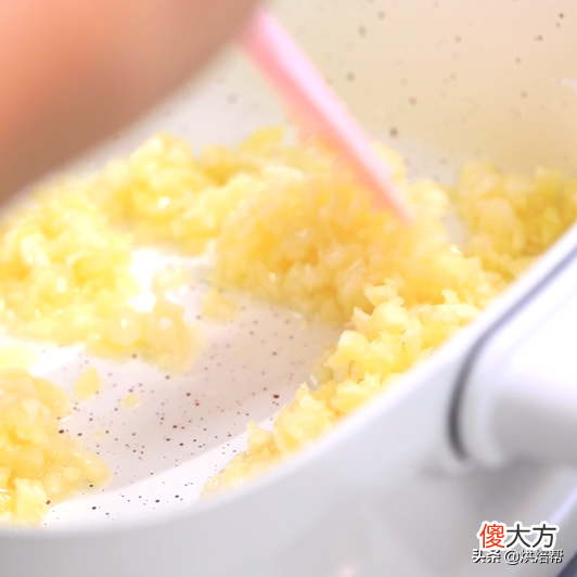 蒜蓉粉丝蒸波士顿龙虾，孩子吵着要自己动手，幸好蒸龙虾并不复杂