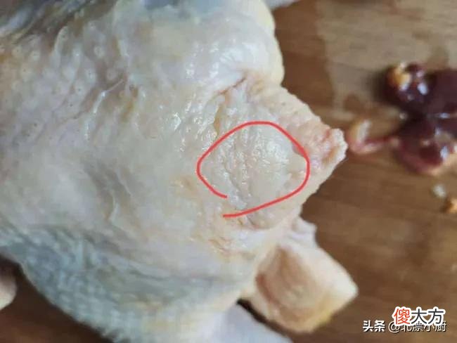鸡有7个地方含有毒素，不要乱吃，30年老厨师详解不能吃的位置