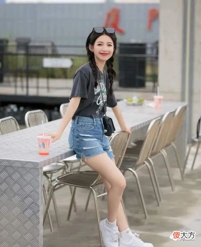 【时尚一点】基础款T恤穿搭也可以很耀眼，前提是要会搭配，会穿搭太重要了