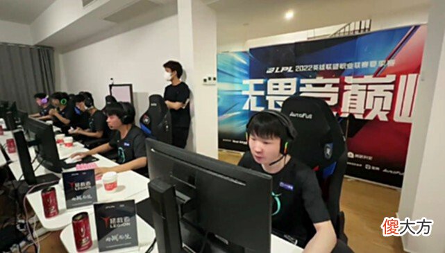 【游戏迷】LPL上演史诗级病友局！多位选手被怀疑打假赛，韩国中单最为离谱
