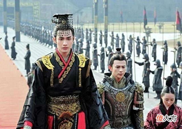 【历史故事】秦始皇为何将“寡人”改称“朕”？将“朕”字拆开就懂了