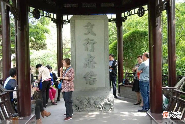【爱历史】黄金荣的葬礼，昔日黑帮老大，死时只有9桌酒席，17个门徒送葬