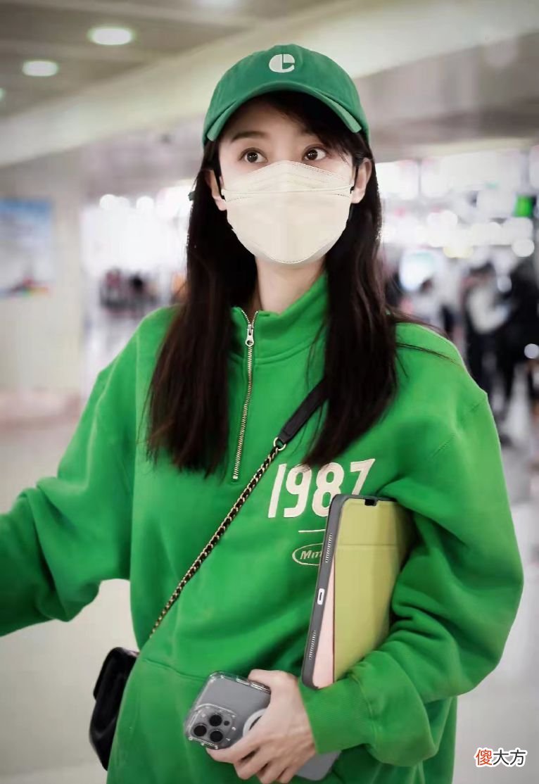 女星们却集体穿上了绿色 女星穿绿色衣服