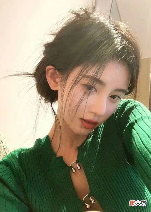 女星们却集体穿上了绿色 女星穿绿色衣服