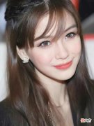 【就爱时尚】她刚出道的时候，比现在可美太多了！