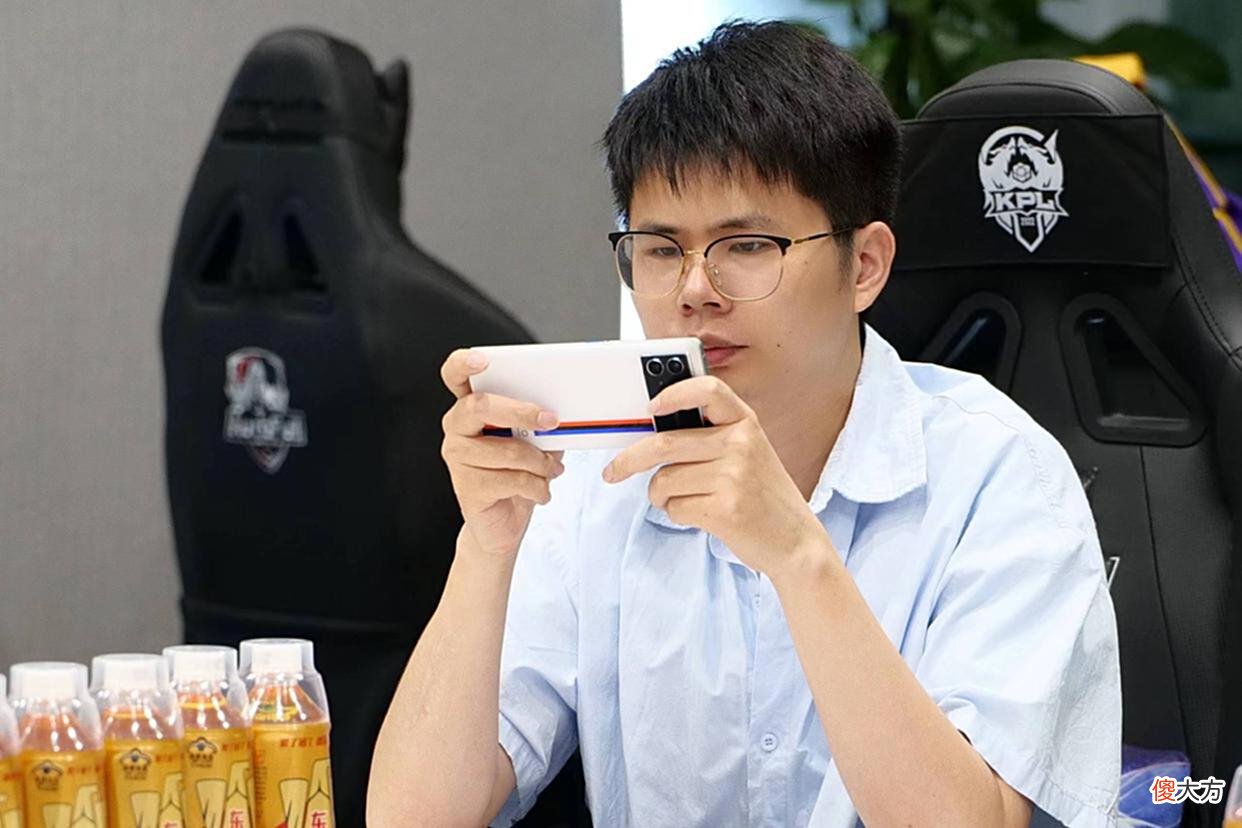 【游戏世界】Hero3-1RNGM：4连胜冲进A组，虔诚沦为替补，破防发文表达不满！
