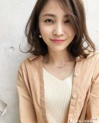 【时尚一点】40岁+女人白发太多，染什么色能盖白发又显白？建议染这三种发色