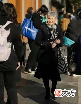 【就爱时尚】看到上海老奶奶的穿搭，网友们都惊呆了，这也太潮流了吧！