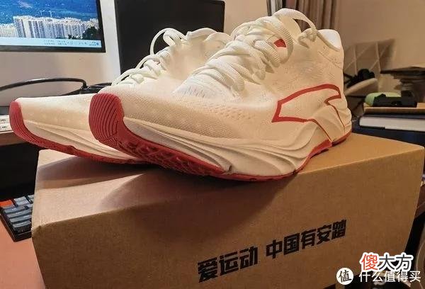 【就爱时尚】跑步闲聊 篇一：柏油路霸OG与夏季版新鞋静态对比