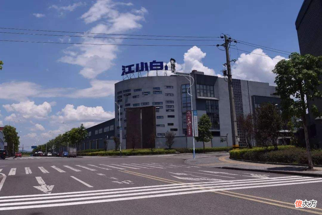 1年入账30亿的江小白，52°白酒评价不高，却靠23°果酒获得99%好评