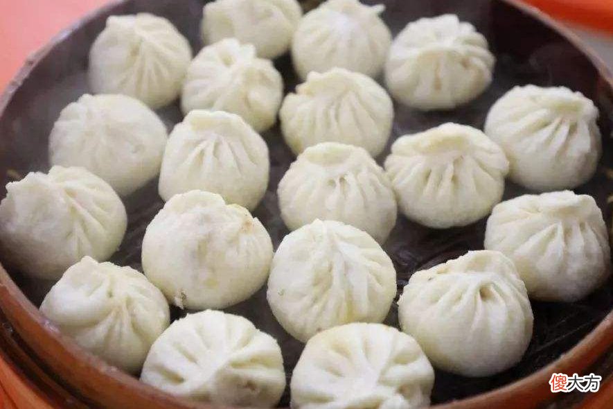 坐拥建在桥上的摩天轮 架在桥上的摩天轮