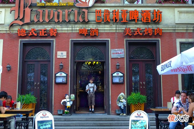坐拥建在桥上的摩天轮 架在桥上的摩天轮