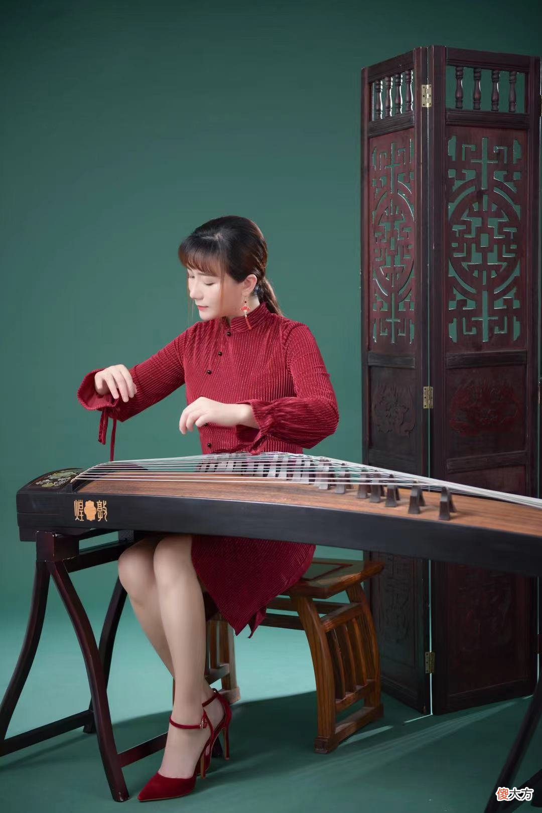 给孩子报兴趣班，选古筝还是选钢琴？有朋友想给孩子报一个兴趣班，不知道选什么好