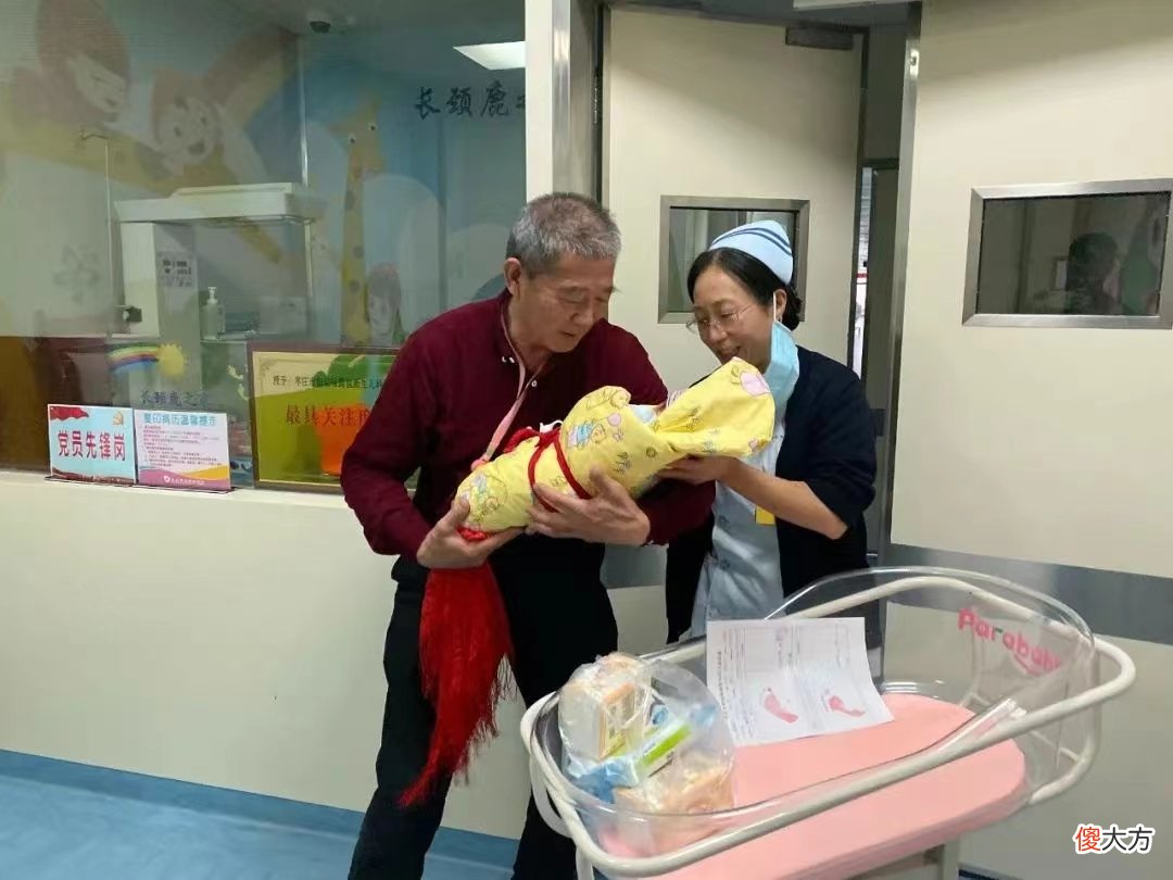 2019年，67岁奶奶自然受孕产女，3年后这一家人怎么样了？