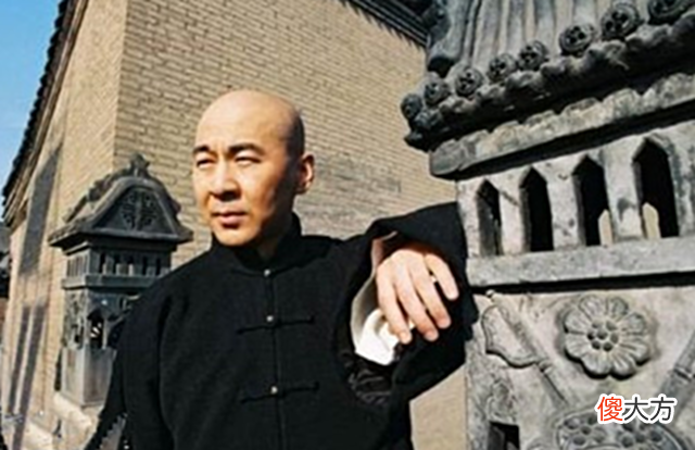 【历史故事】日军洗劫乔家大院,意外发现门口悬挂一物,脸色骤变下令返回