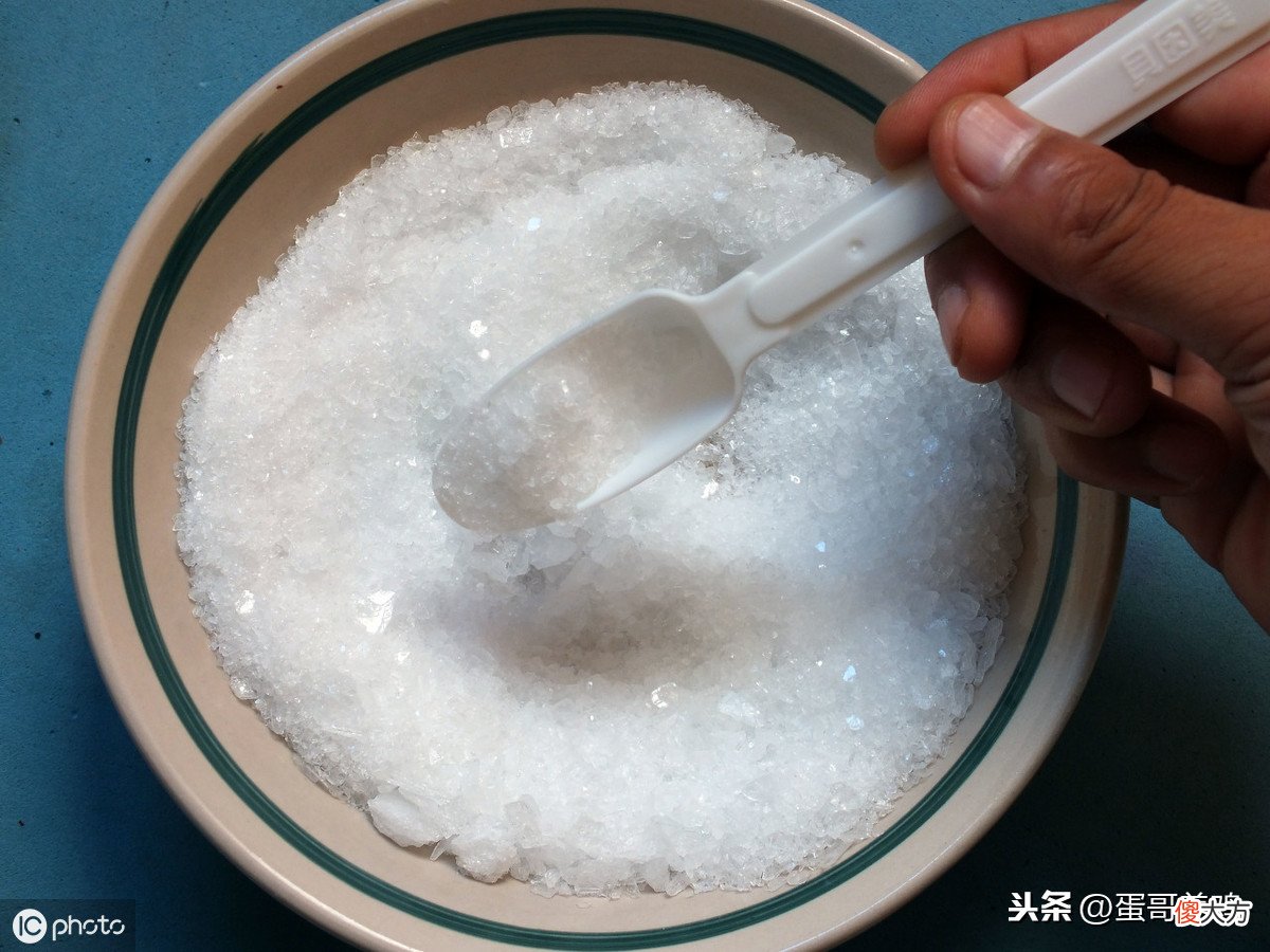 养鸡秘诀：老兽医留下的白矾三个巧用方，养鸡人收藏一下吧！