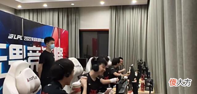 【游戏世界】LPL夏季赛:JDG杀疯了,4连胜到手,暂居榜首!UP让一追二击败RA