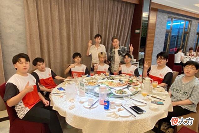 【游戏世界】KGL夏季赛:VTG德服首次替补,前WE选手一洋上场两连MVP带飞全场