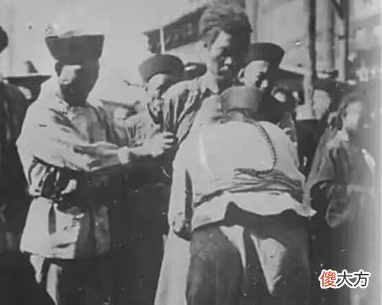 【爱历史】晚清义和团成员惨被斩首，老太监选宫女罕见绝版真实老照片9张