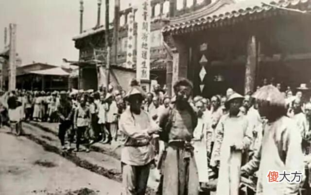 【爱历史】晚清义和团成员惨被斩首，老太监选宫女罕见绝版真实老照片9张