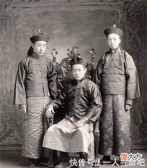 【爱历史】清朝落魄贵族在街头买烧饼，咬了一口才发现，家仆骗了他20年