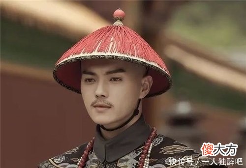 【爱历史】清朝落魄贵族在街头买烧饼，咬了一口才发现，家仆骗了他20年