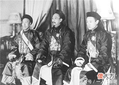 【爱历史】清朝落魄贵族在街头买烧饼，咬了一口才发现，家仆骗了他20年
