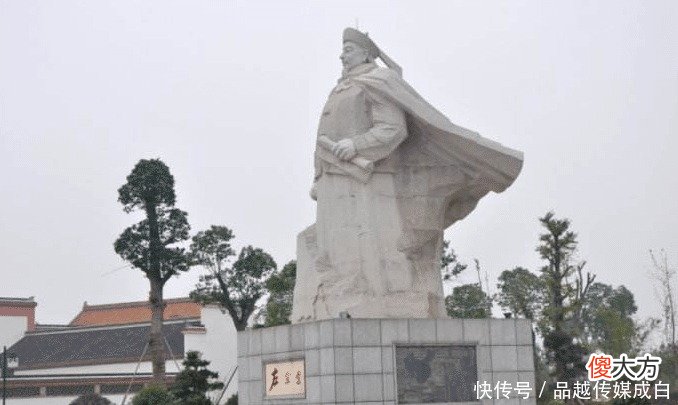 【历史故事】对付两面三刀的小人, 左宗棠有一个妙招, 一箭双雕还解气