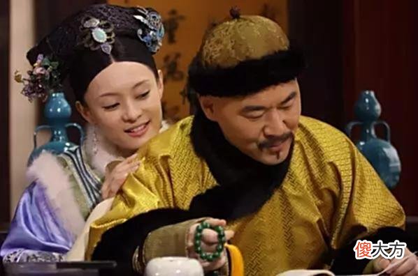 【历史故事】《甄嬛传》中，甄嬛和华妃一开始都爱皇上，为何两人结局相差很大