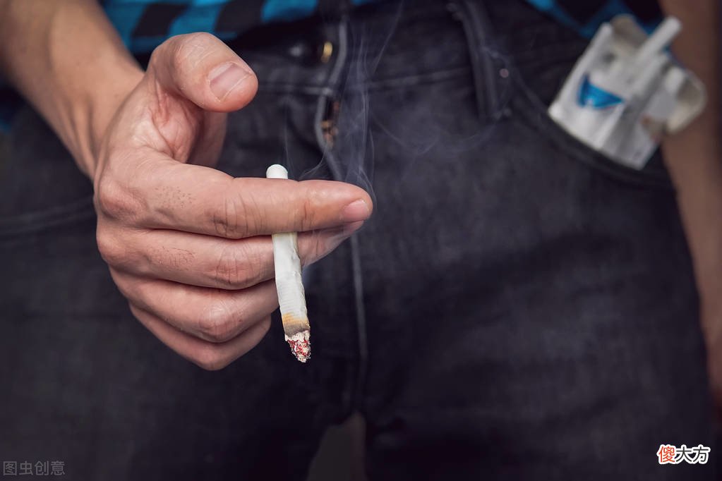 阳刚之气在烟雾中消失，看完还要吸烟吗？